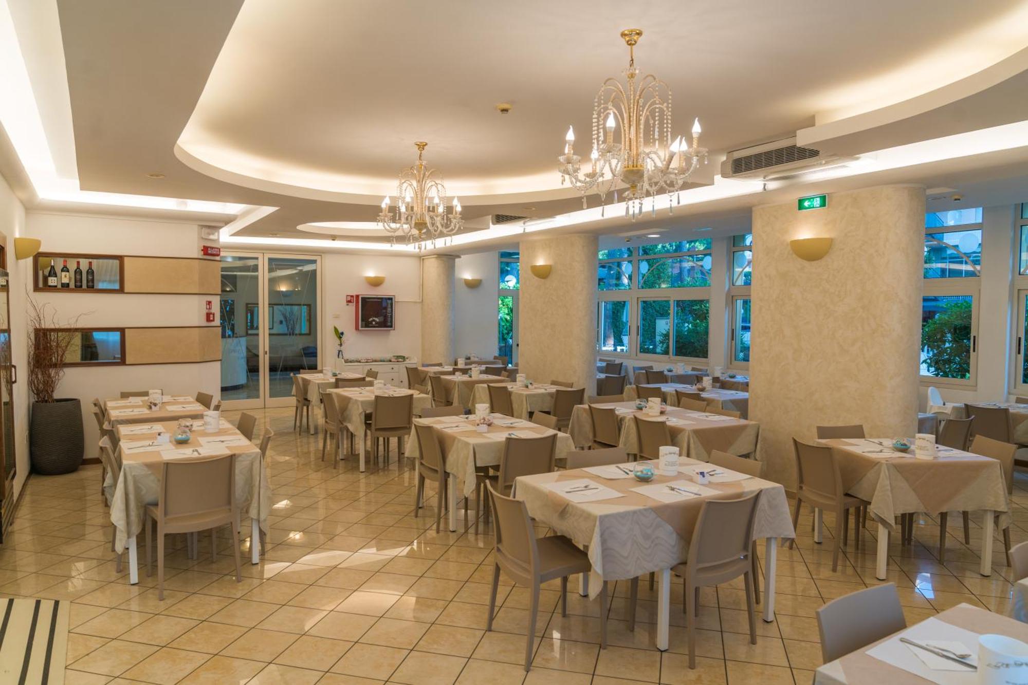 Hotel Europa Мілано-Маріттіма Екстер'єр фото