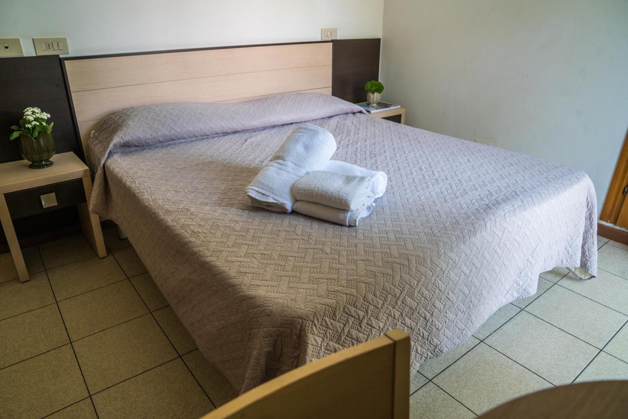 Hotel Europa Мілано-Маріттіма Екстер'єр фото