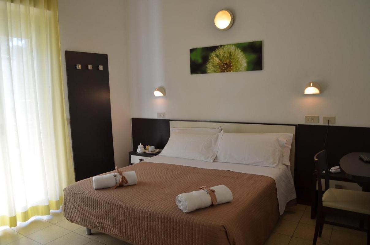 Hotel Europa Мілано-Маріттіма Номер фото